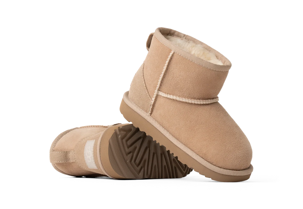 Overkicks - UGG Classic Mini II Boot Sand (Toddler) (1017715T-SAN) - imagen 3