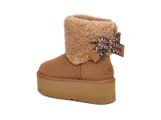 Overkicks - UGG Classic Mini Maxi Curly Boot Chestnut (Womens) (1158267-CHE) - vista lateral