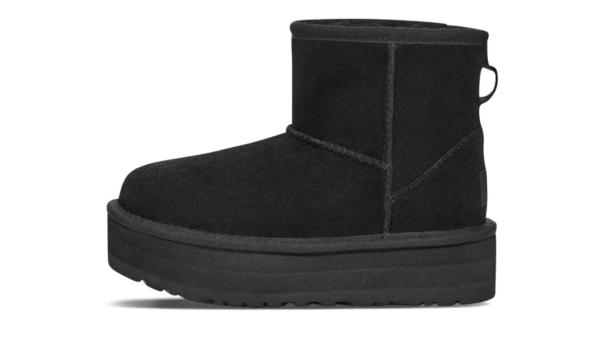 Overkicks - UGG Classic Mini Platform Boot Black (Kids) (1143700K-BLK) - vista lateral