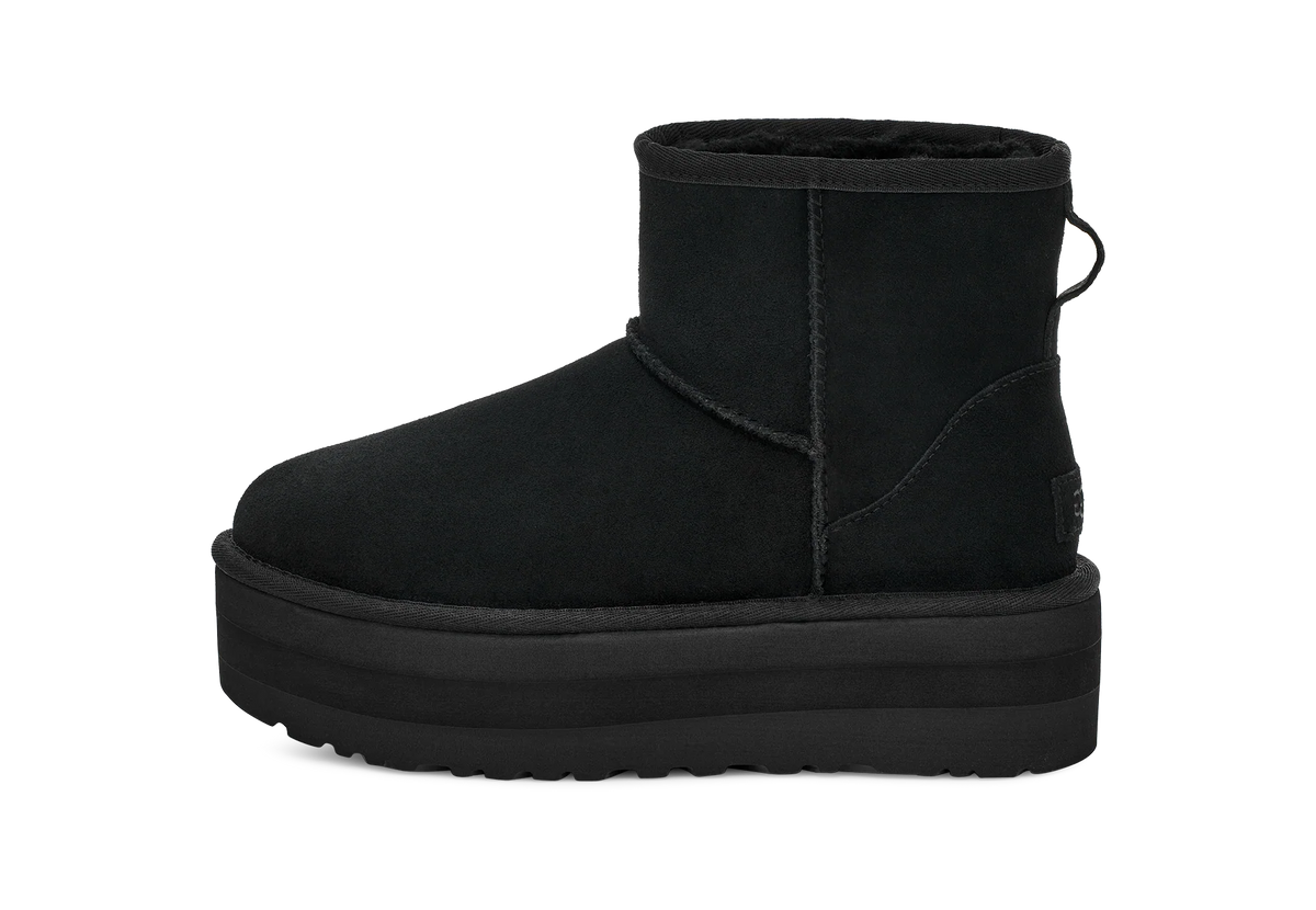 Overkicks - UGG Classic Mini Platform Boot Black (Womens) (1134991-BLK) - vista lateral