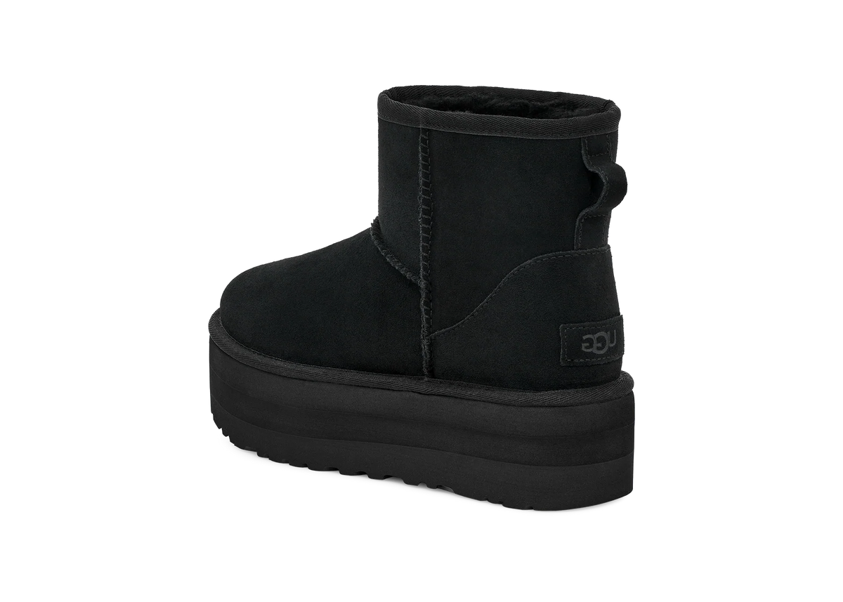 Overkicks - UGG Classic Mini Platform Boot Black (Womens) (1134991-BLK) - detalle suela