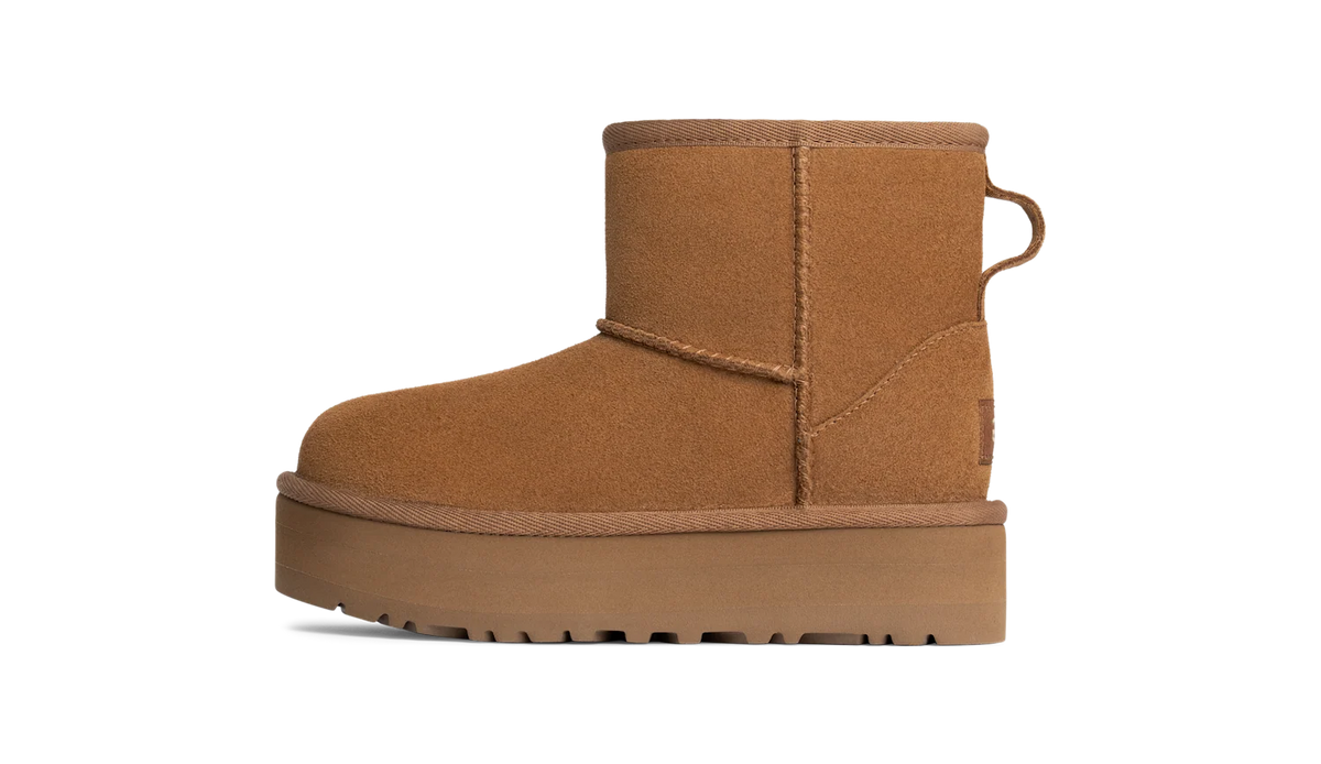 Overkicks - UGG Classic Mini Platform Boot Chestnut (Kids) (1143700K-CHE) - vista lateral
