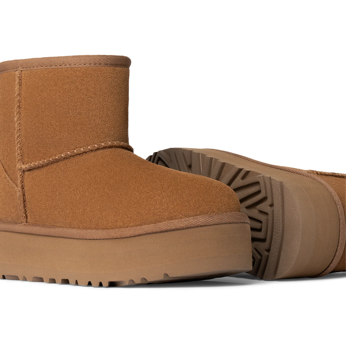 Overkicks - UGG Classic Mini Platform Boot Chestnut (Kids) (1143700K-CHE) - imagen 3