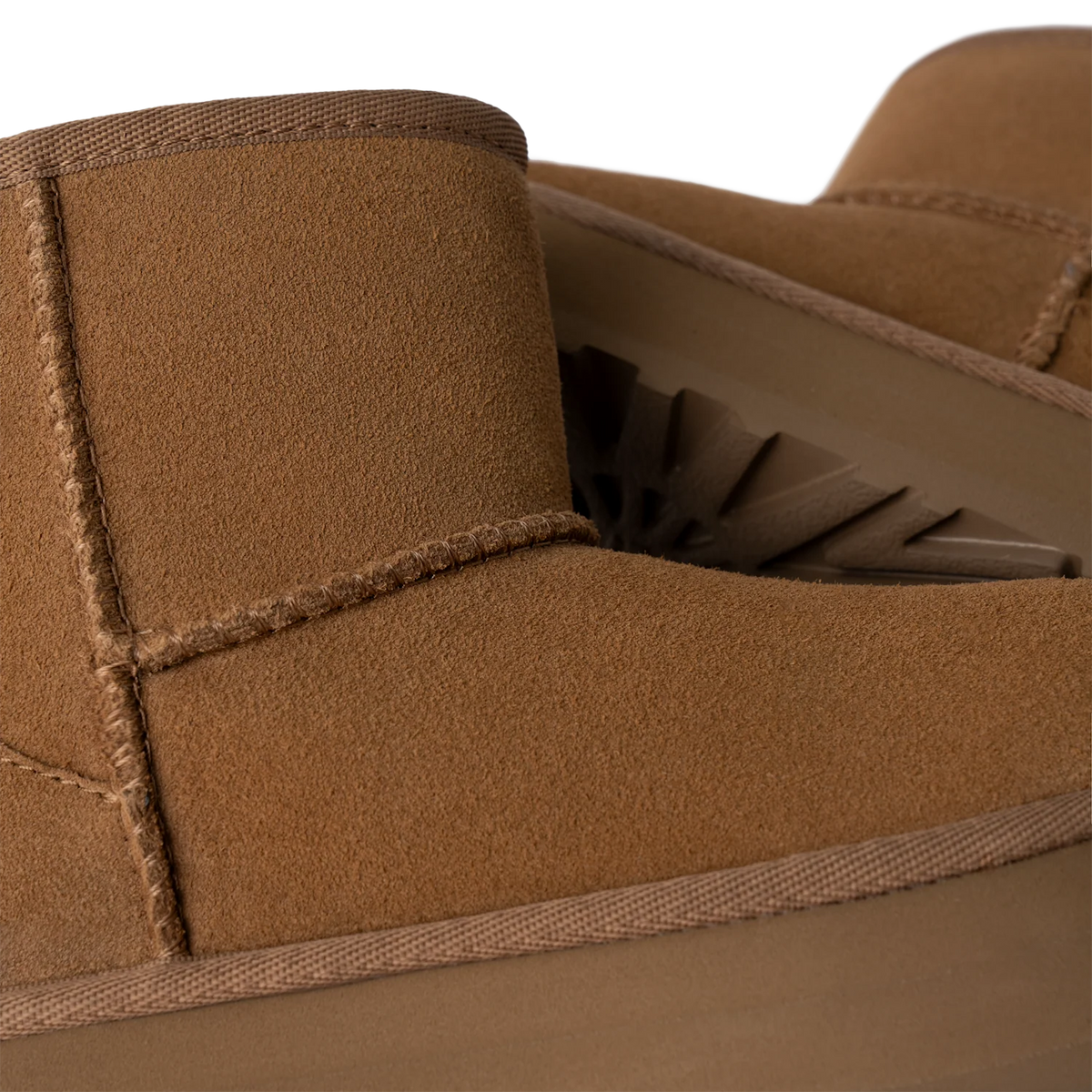 Overkicks - UGG Classic Mini Platform Boot Chestnut (Kids) (1143700K-CHE) - imagen 5