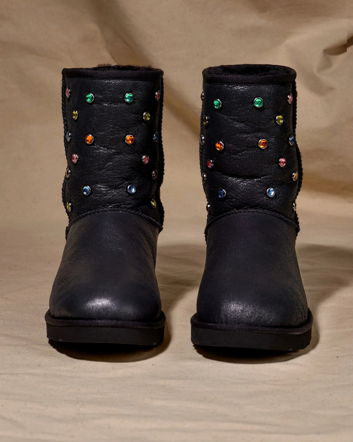 Overkicks - UGG Classic Short Boot Gallery Dept. Black (1166951-BLK) - vista trasera
