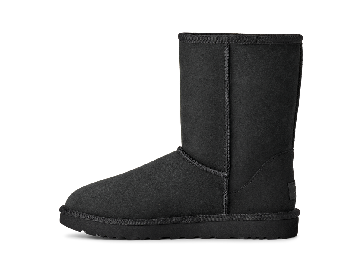 Overkicks - UGG Classic Short II Boot Black (Womens) (1016223-BLK) - par completo