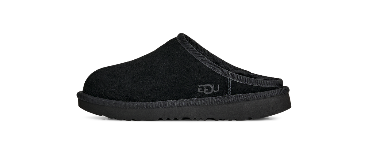 Overkicks - UGG Classic Slip-On Slipper Black (Kids) (1161030K-BLK) - vista lateral