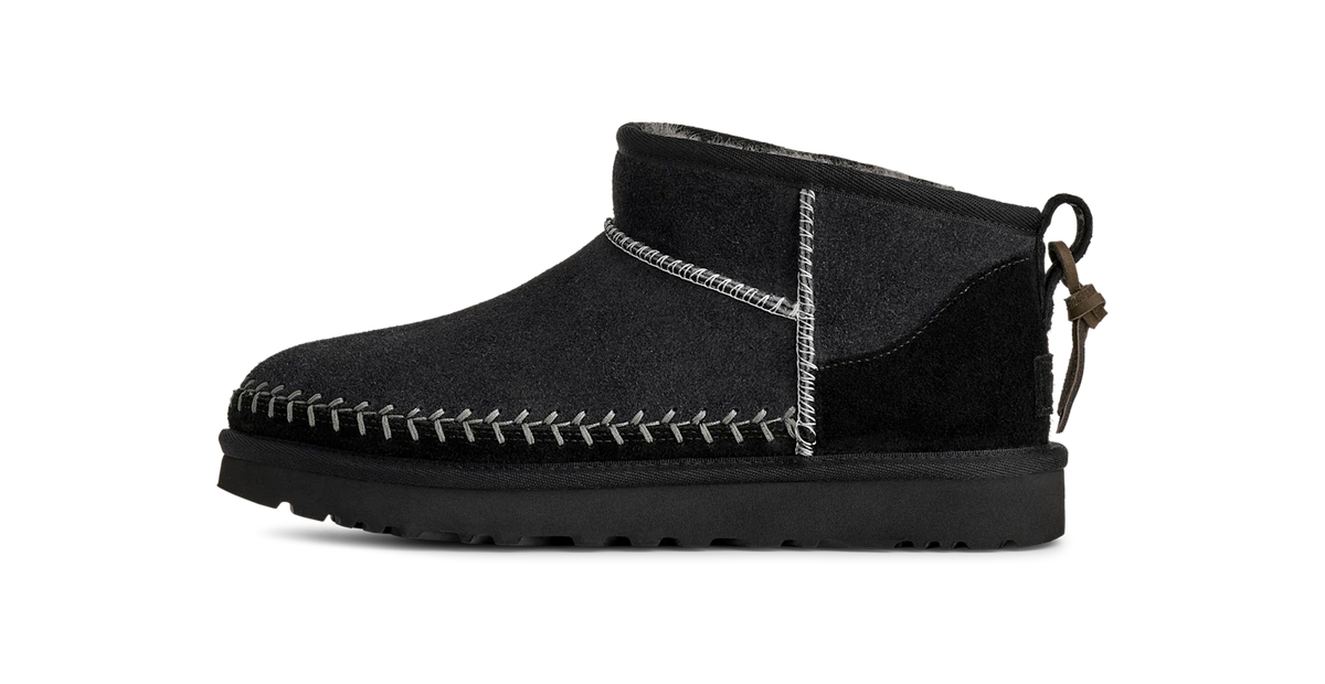 Overkicks - UGG Classic Ultra Mini Biarritz Boot Black (Womens) (1171538-BLK) - vista lateral