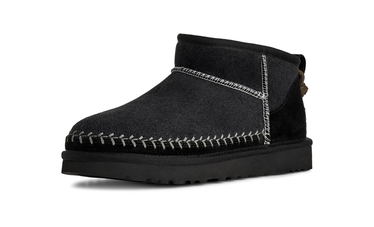 Overkicks - UGG Classic Ultra Mini Biarritz Boot Black (Womens) (1171538-BLK) - vista trasera