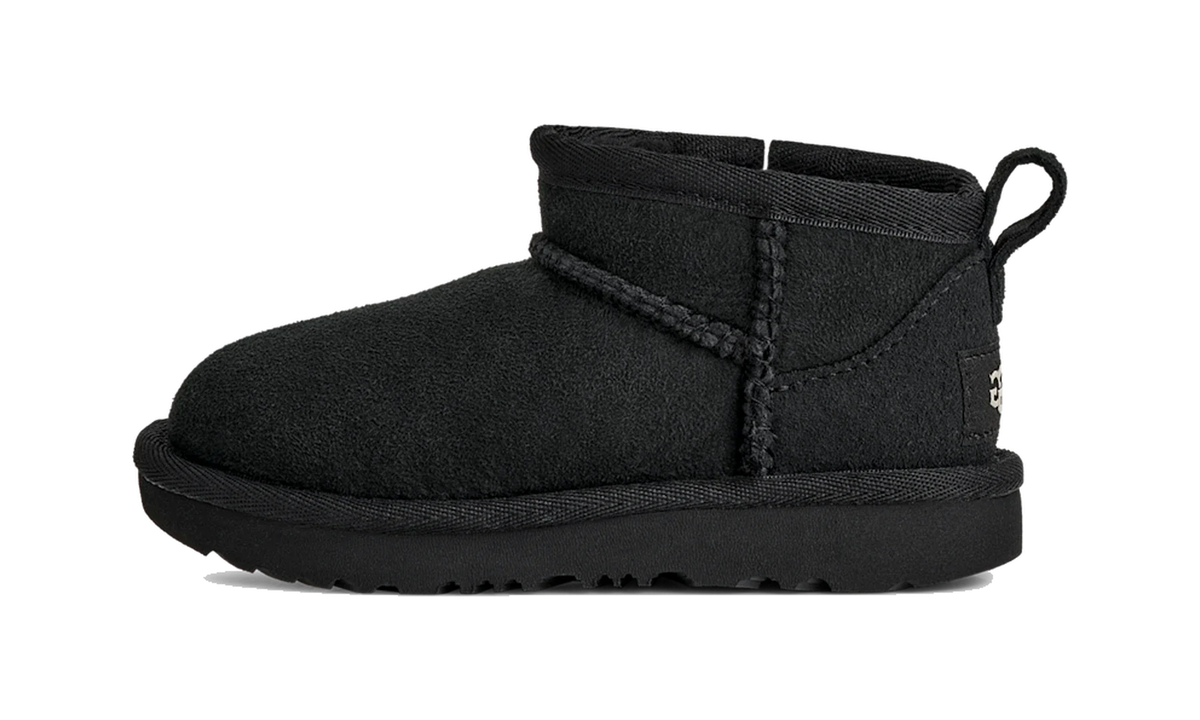 Overkicks - UGG Classic Ultra Mini Boot Black (Toddler) (1130750T-BLK) - vista lateral