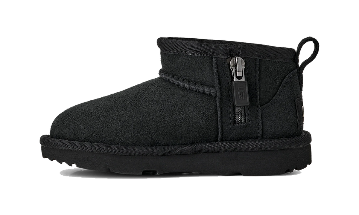 Overkicks - UGG Classic Ultra Mini Boot Black (Toddler) (1130750T-BLK) - imagen 3