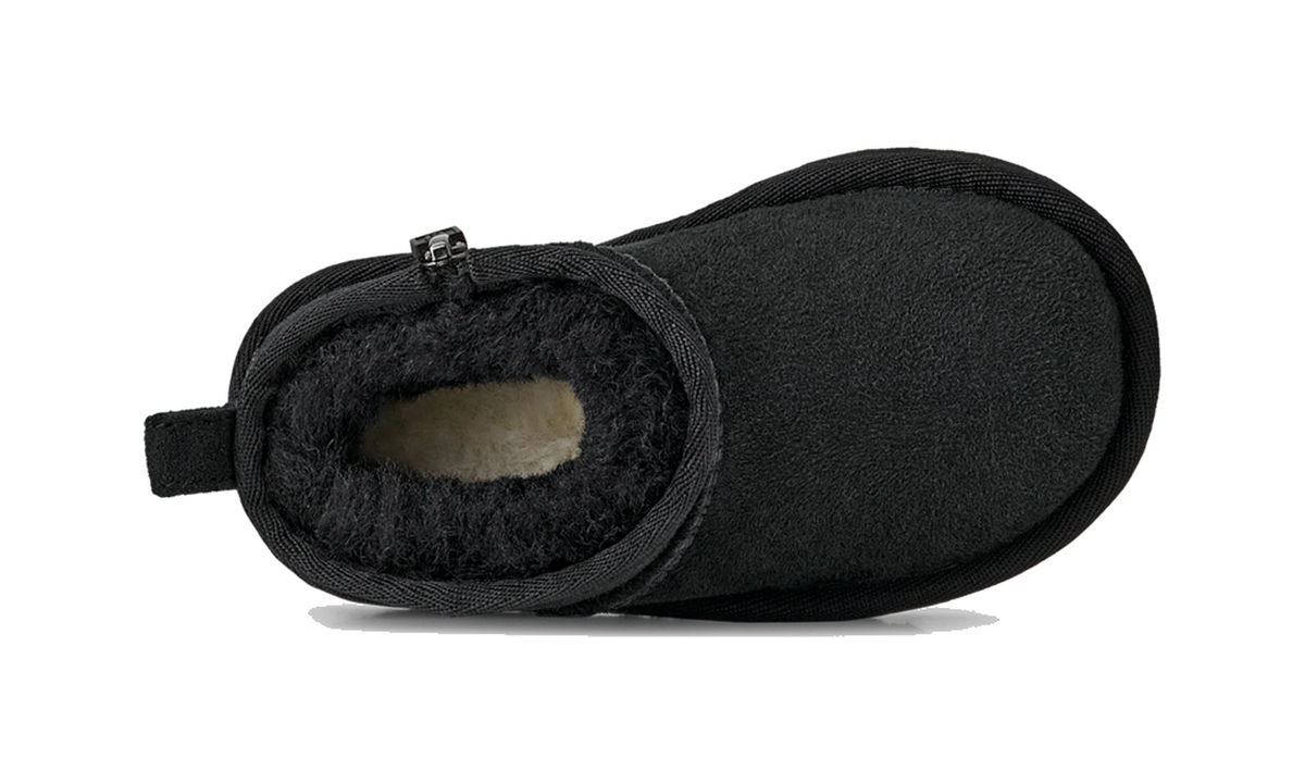 Overkicks - UGG Classic Ultra Mini Boot Black (Toddler) (1130750T-BLK) - imagen 6