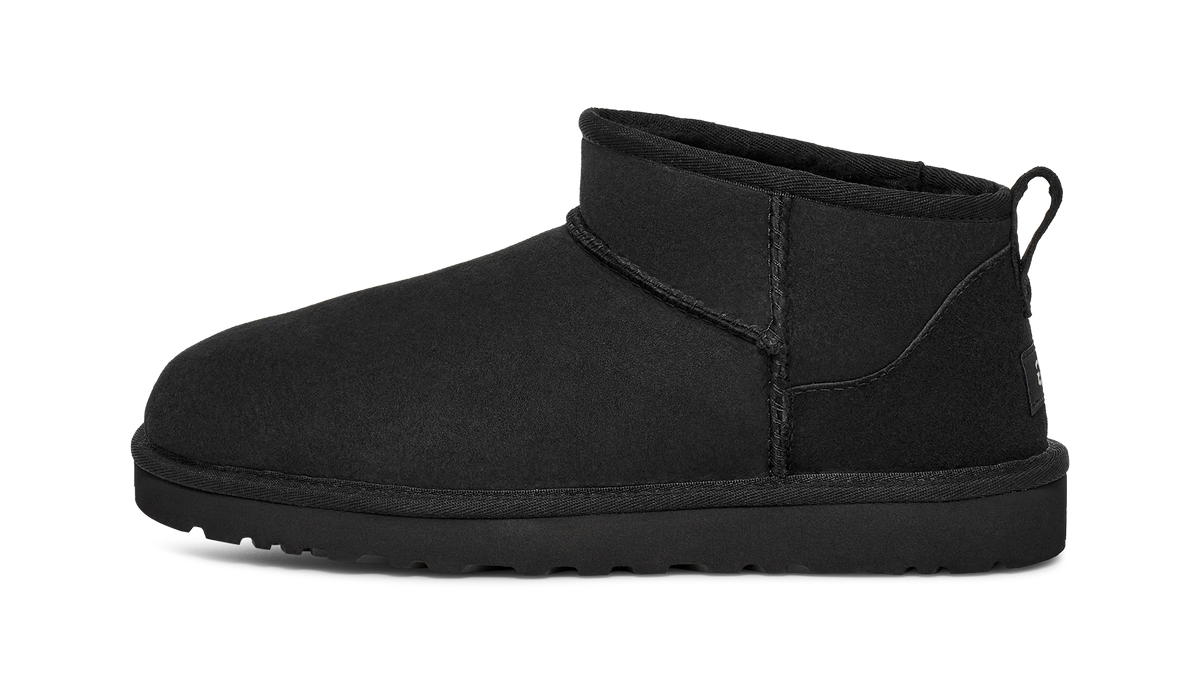 Overkicks - UGG Classic Ultra Mini Boot Black (Womens) (1116109-BLK) - vista lateral