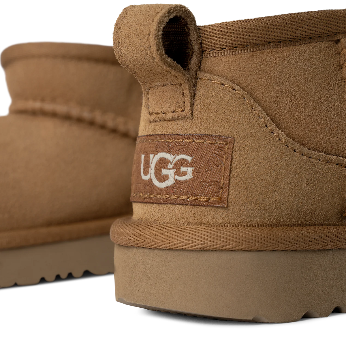 Overkicks - UGG Classic Ultra Mini Boot Chestnut (Toddler) (1130750T-CHE) - imagen 4