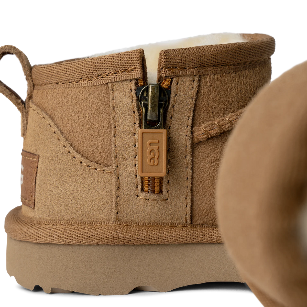 Overkicks - UGG Classic Ultra Mini Boot Chestnut (Toddler) (1130750T-CHE) - imagen 5