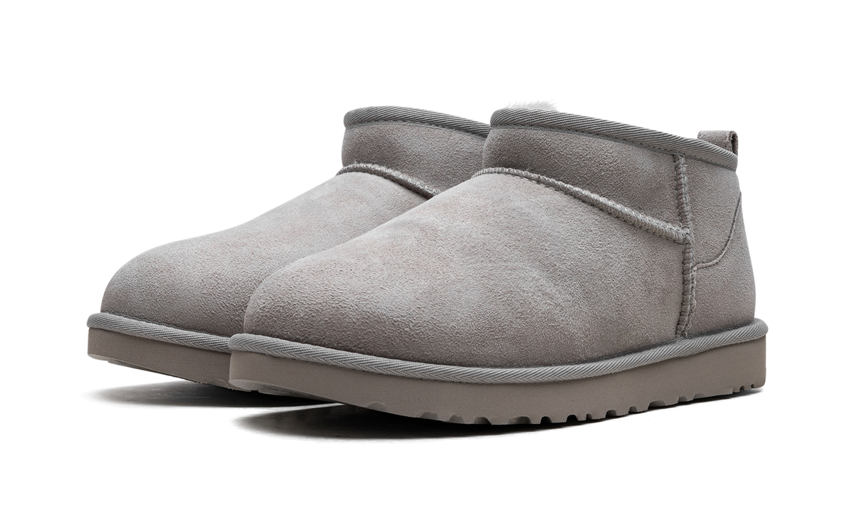 Overkicks - UGG Classic Ultra Mini Boot Goat (1116109-GOA) - vista trasera