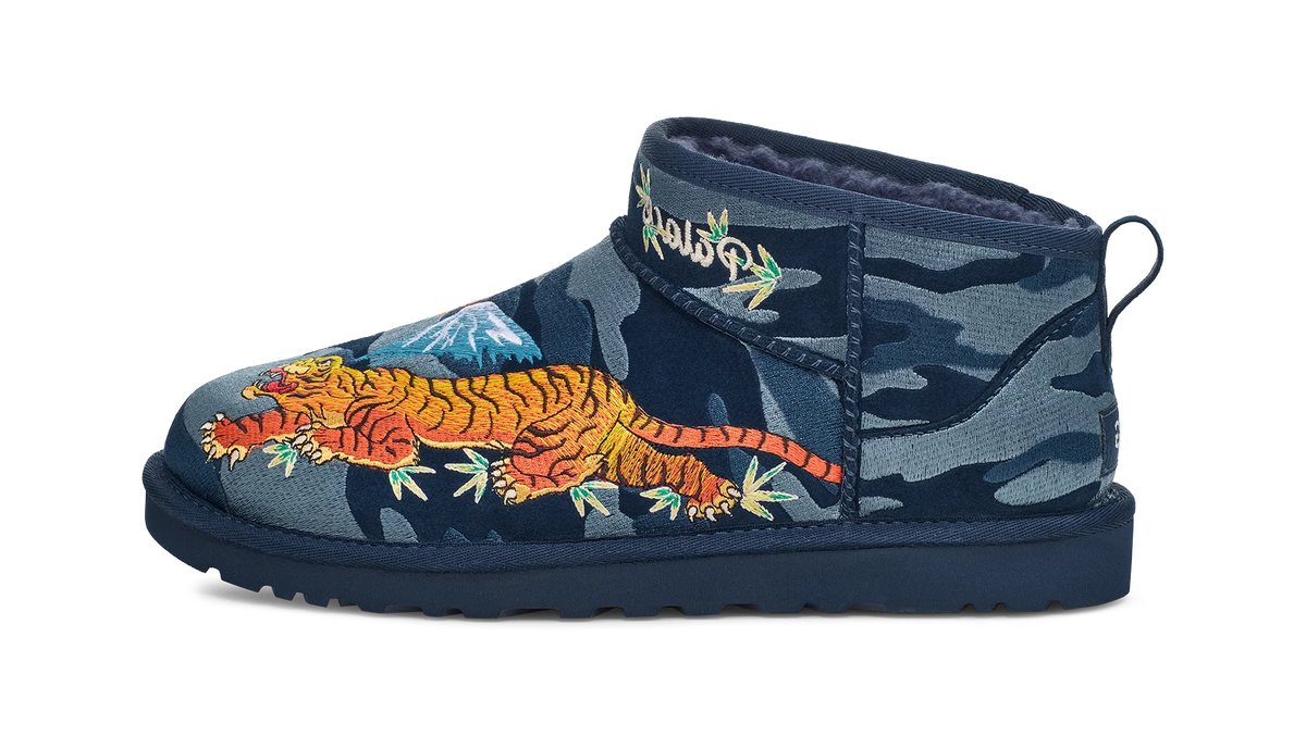 Overkicks - UGG Classic Ultra Mini Boot Palace Navy Camo (1172071-BCM) - vista lateral