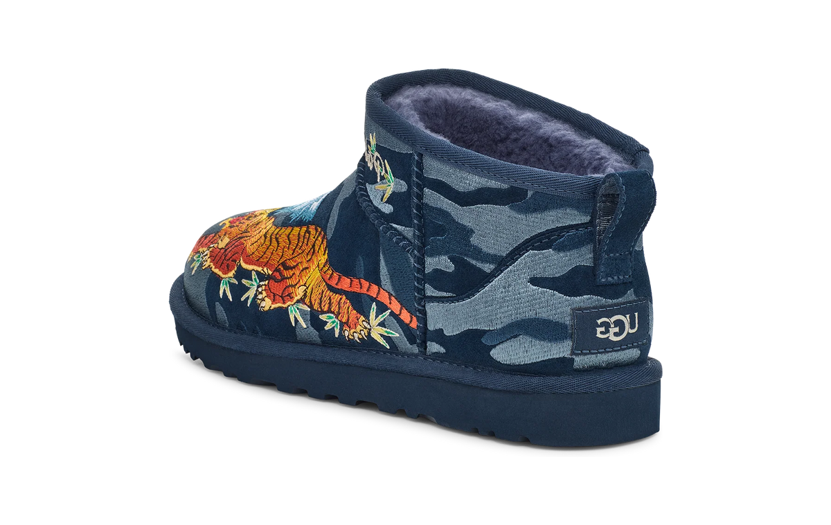 Overkicks - UGG Classic Ultra Mini Boot Palace Navy Camo (1172071-BCM) - detalle suela
