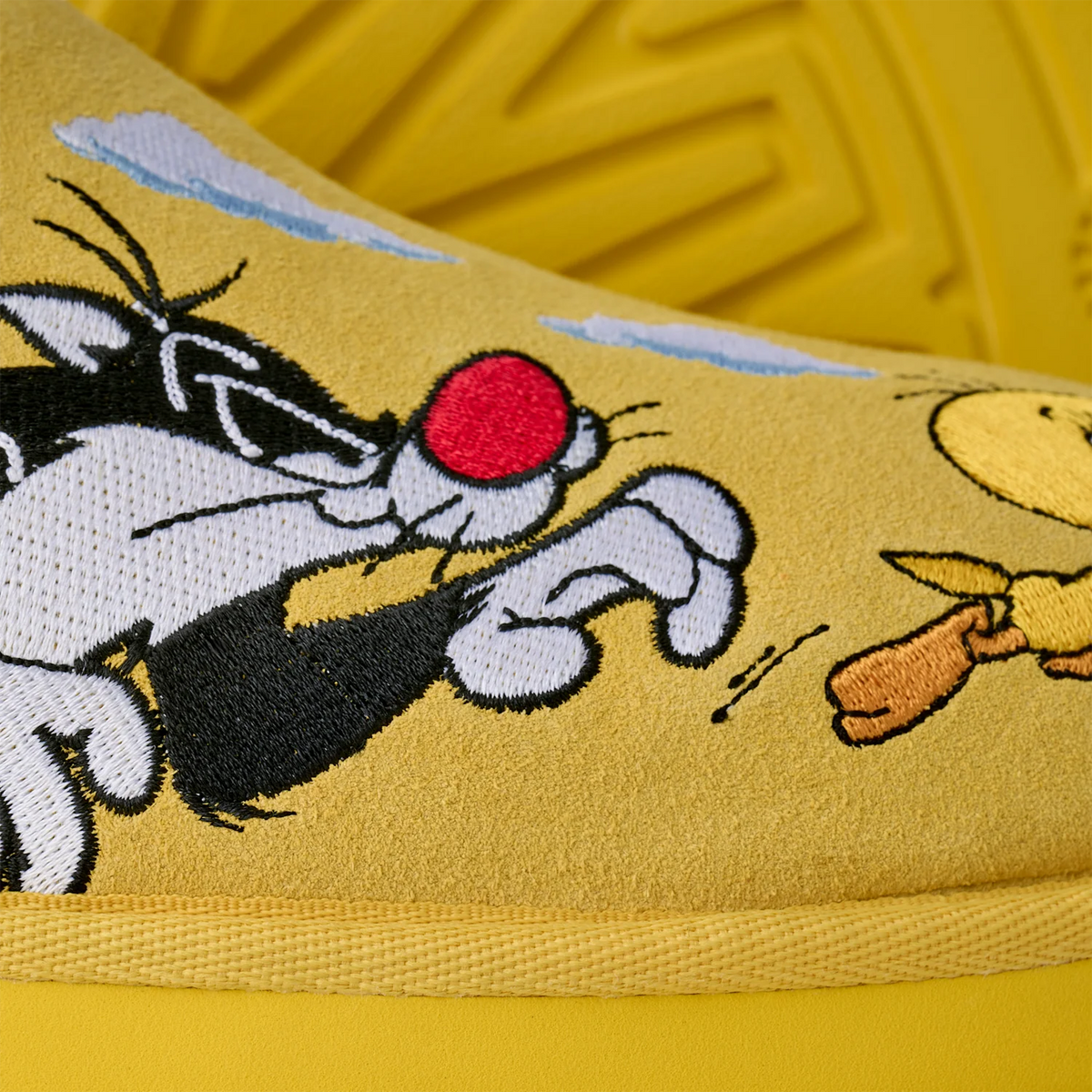 Overkicks - UGG Classic Ultra Mini Boot Palace x Looney Tunes Yellow (1181891-YEL) - detalle talon