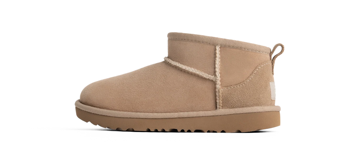 Overkicks - UGG Classic Ultra Mini Boot Sand (Kids) (1130750K-SAN) - vista lateral