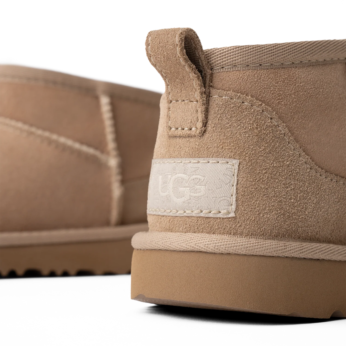 Overkicks - UGG Classic Ultra Mini Boot Sand (Kids) (1130750K-SAN) - imagen 4
