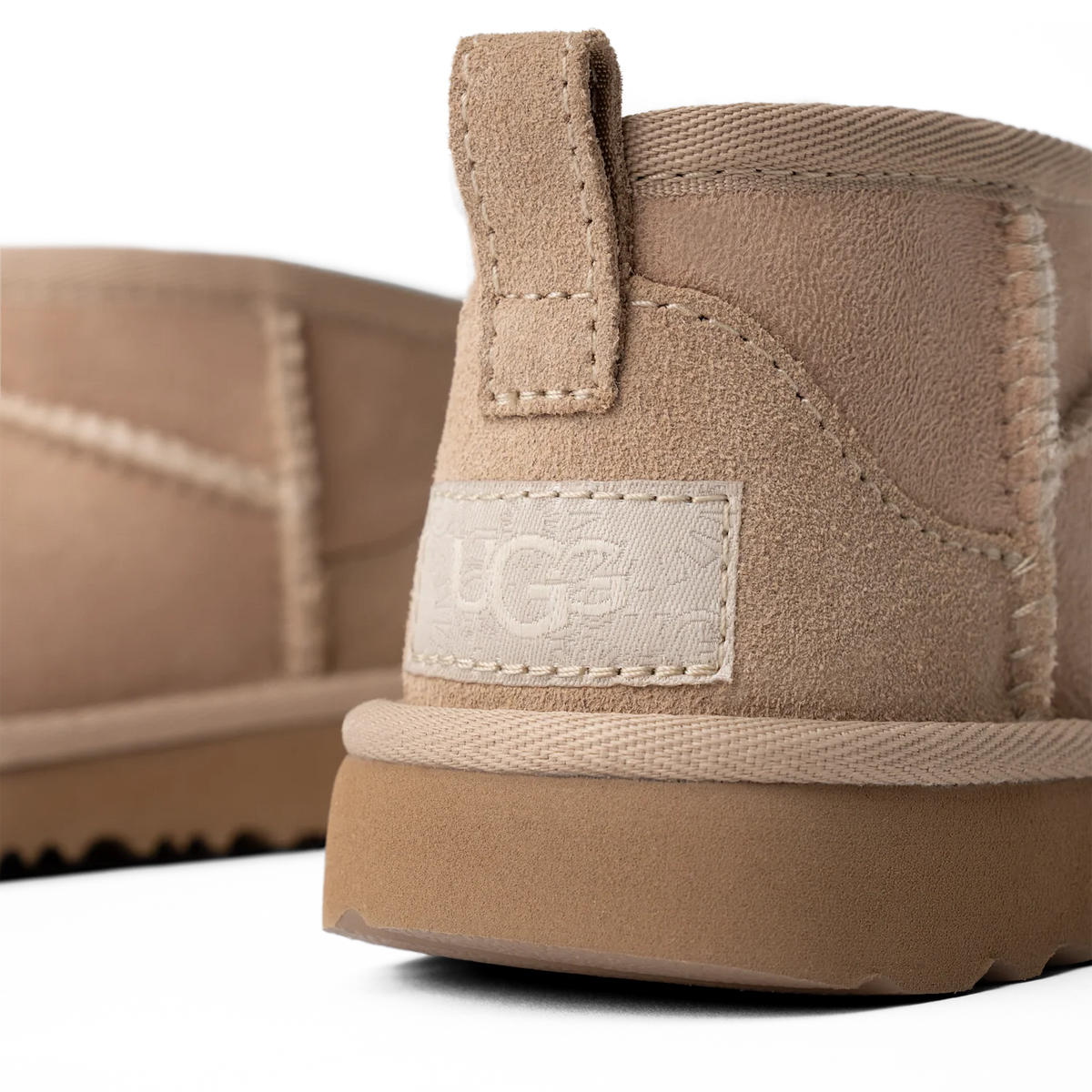 Overkicks - UGG Classic Ultra Mini Boot Sand (Toddler) (1130750T-SAN) - imagen 4