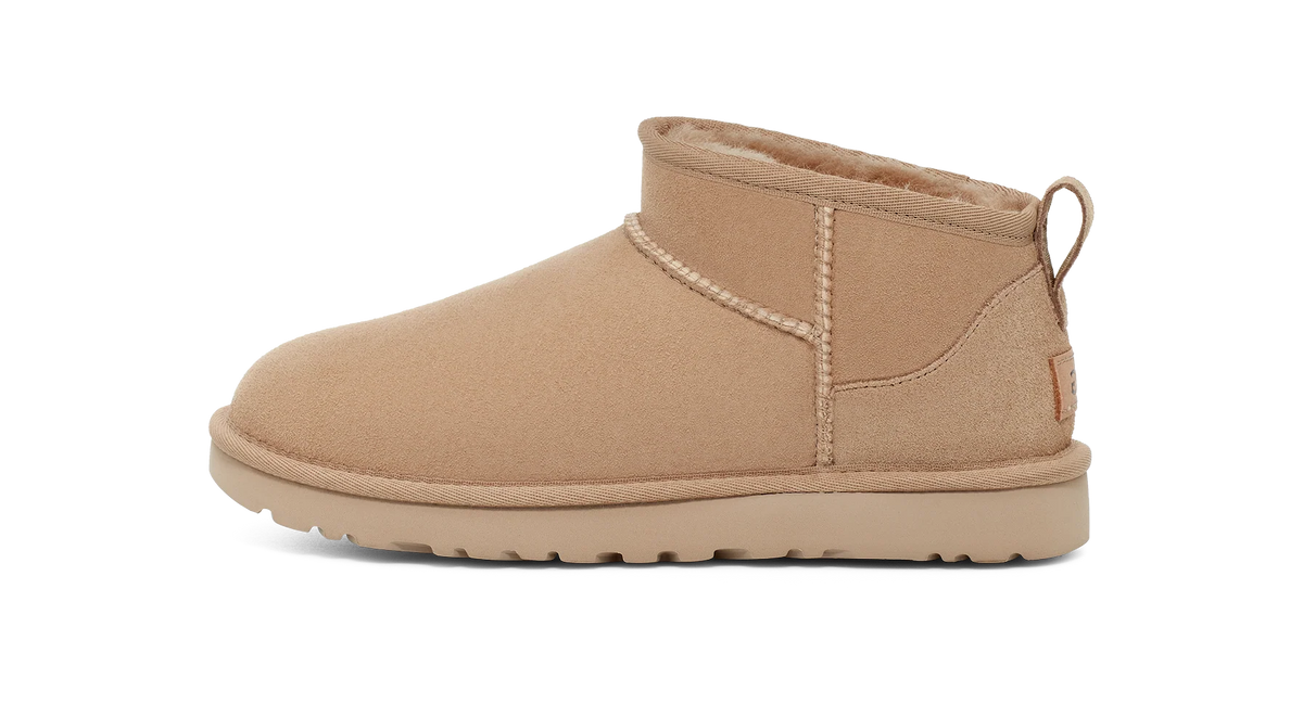 Overkicks - UGG Classic Ultra Mini Boot Sand (Womens) (1116109-SAN) - vista lateral