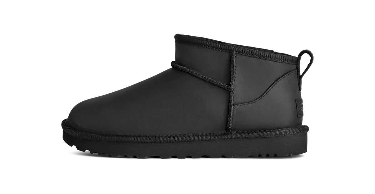 Overkicks - UGG Classic Ultra Mini Leather Boot Black (Womens) (1174210-BLK) - vista lateral