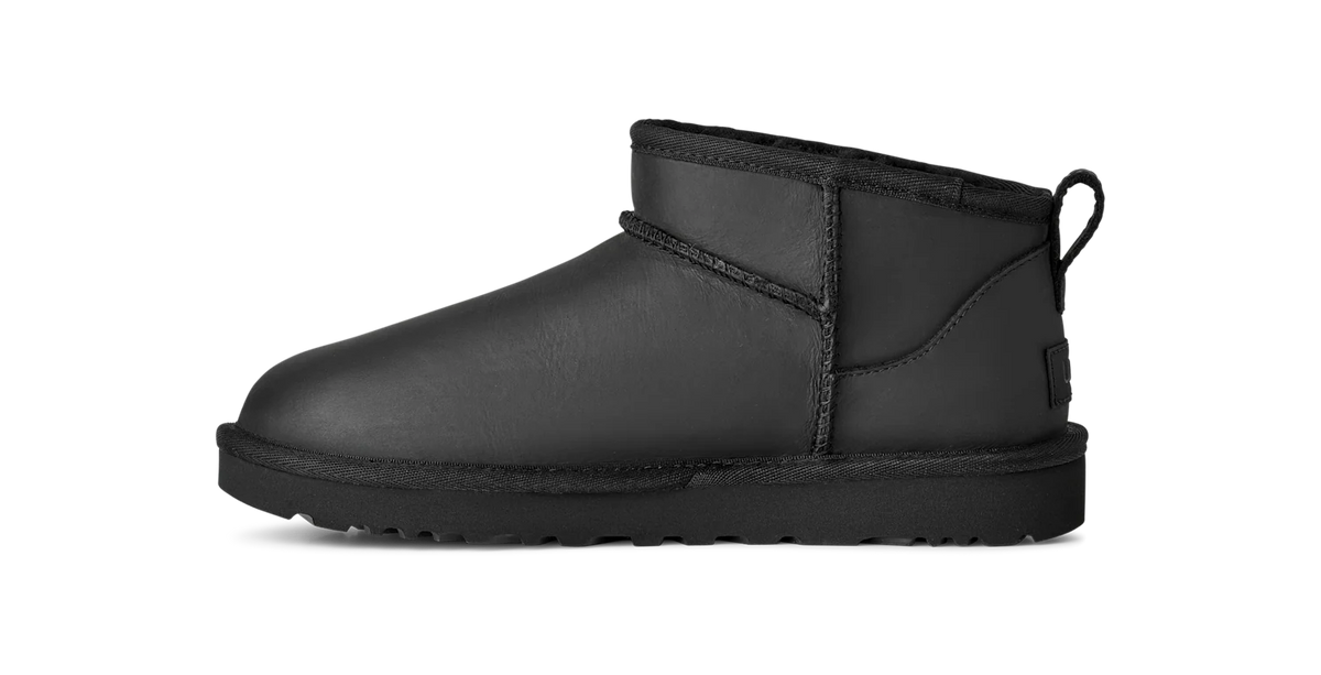 Overkicks - UGG Classic Ultra Mini Leather Boot Black (Womens) (1174210-BLK) - par completo