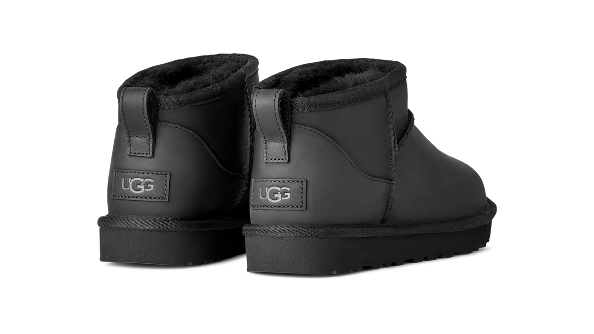 Overkicks - UGG Classic Ultra Mini Leather Boot Black (Womens) (1174210-BLK) - detalle suela