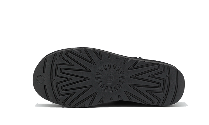 Overkicks - UGG Classic Ultra Mini Platform Boot Black (Womens) (1135092-BLK) - par completo