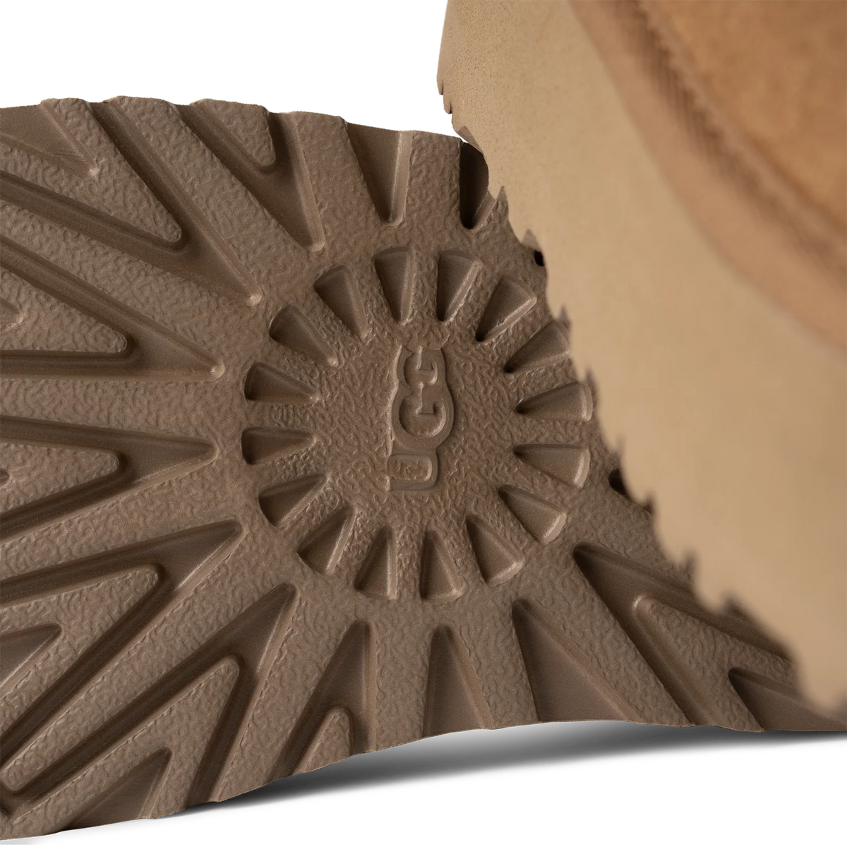 Overkicks - UGG Classic Ultra Mini Platform Boot Chestnut (Kids) (1157791K-CHE) - imagen 5