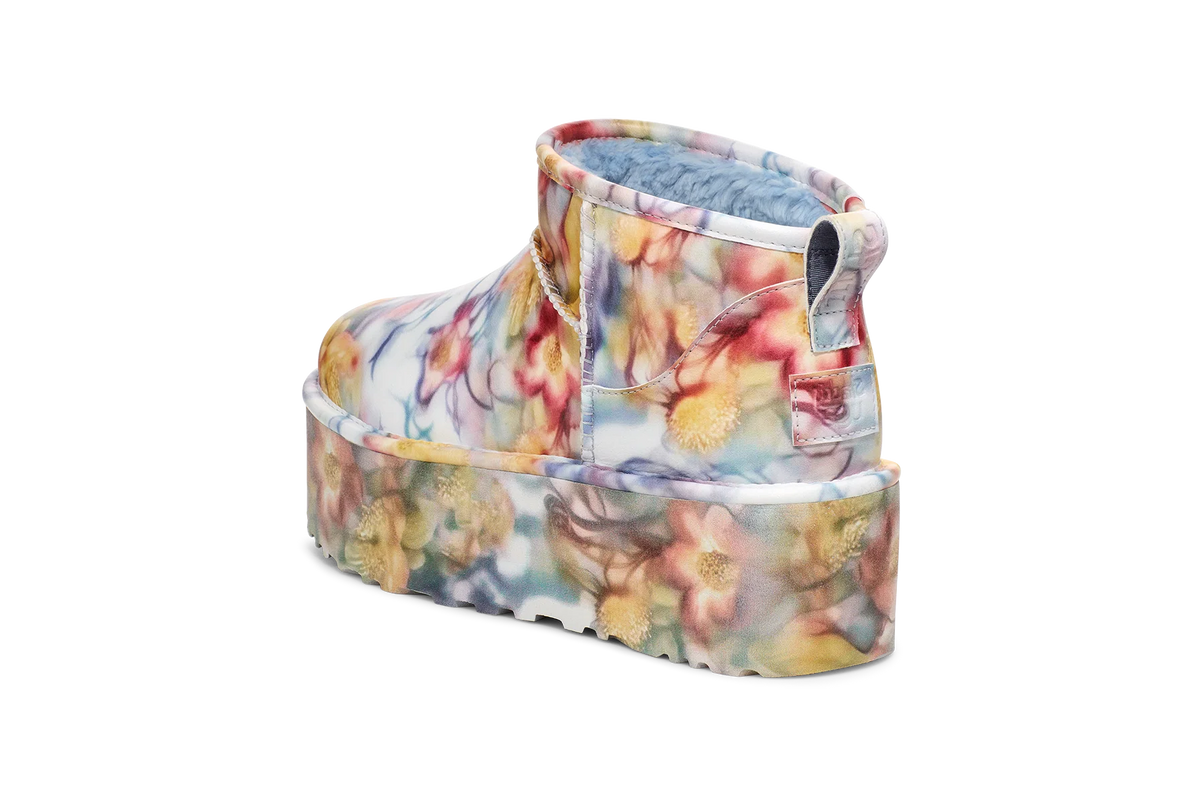 Overkicks - UGG Classic Ultra Mini Platform Boot Collina Strada Light Blue Floral (1170171-LLF) - detalle suela