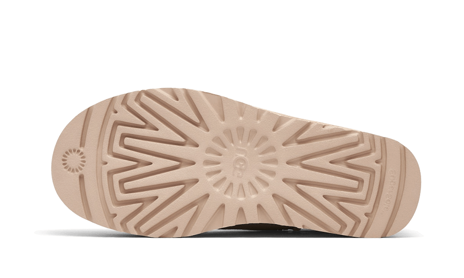 Overkicks - UGG Classic Ultra Mini Platform Boot Driftwood (Womens) (1135092-DRI) - par completo
