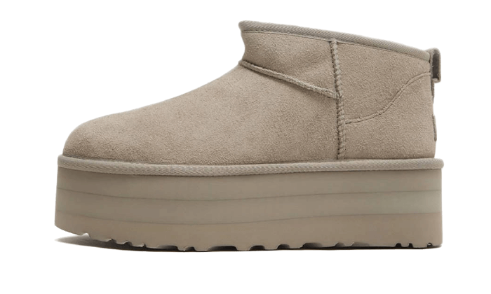 Overkicks - UGG Classic Ultra Mini Platform Boot Goat (Womens) (1135092-GOA) - vista lateral