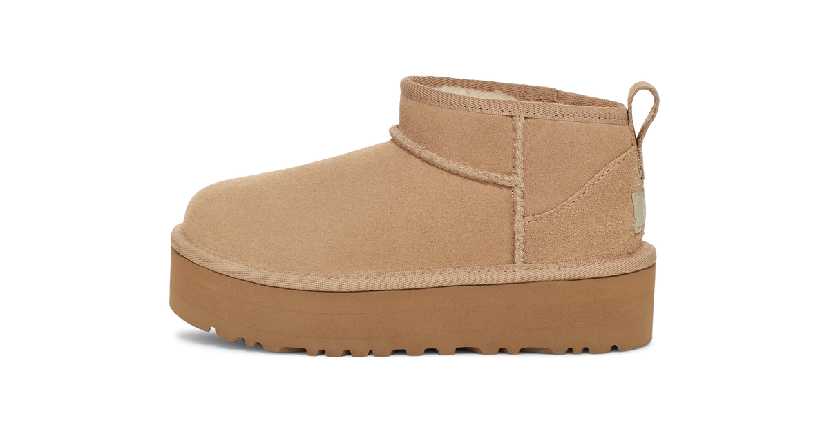 Overkicks - UGG Classic Ultra Mini Platform Boot Sand (Kids) (1157791K-SAN) - vista lateral