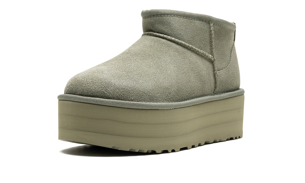Overkicks - UGG Classic Ultra Mini Platform Boot Shaded Clover (Womens) (1135092-SDC) - detalle suela