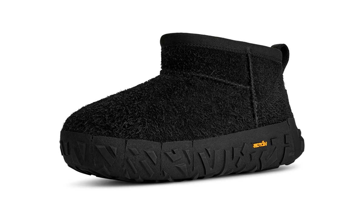 Overkicks - UGG Classic Ultra Mini Wrap Tech Boot Black (1171115-BLK) - vista trasera