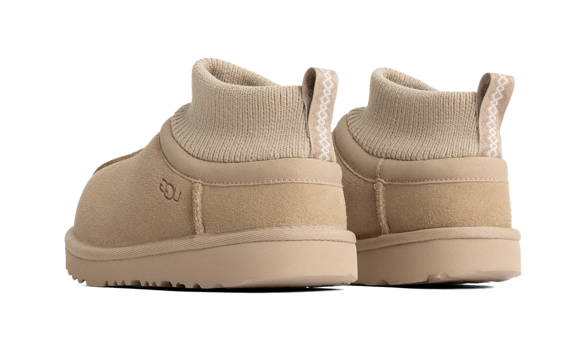 Overkicks - UGG Classic Ultra Stretch Cuff Slipper Mustard Seed (Toddler) (1157702T-MDSD) - imagen 2