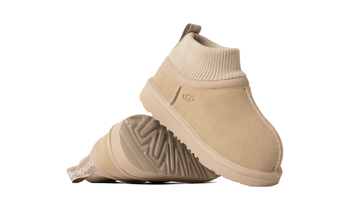 Overkicks - UGG Classic Ultra Stretch Cuff Slipper Mustard Seed (Toddler) (1157702T-MDSD) - imagen 3