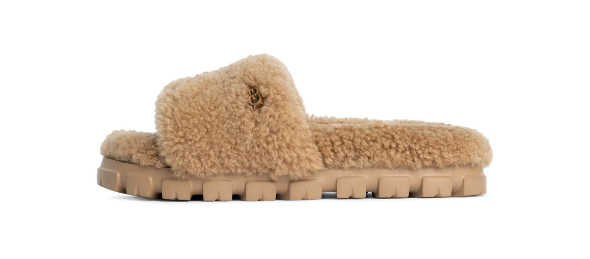 Overkicks - UGG Cozetta Curly Slide Chestnut (Womens) (1130838-CHE) - vista lateral