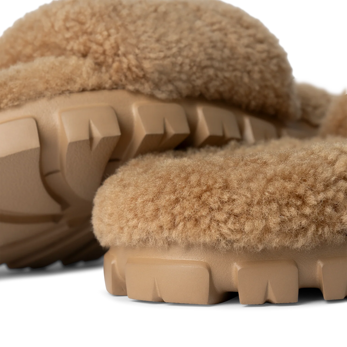 Overkicks - UGG Cozetta Curly Slide Chestnut (Womens) (1130838-CHE) - vista superior