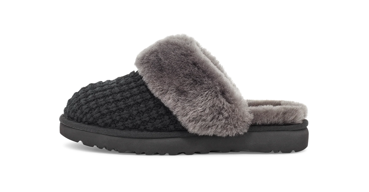 Overkicks - UGG Cozy Slipper Black (Womens) (1117659-BLK) - vista lateral