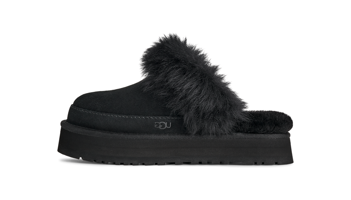 Overkicks - UGG Disquette Chalet Slipper Black (Womens) (1173930-BLK) - vista lateral