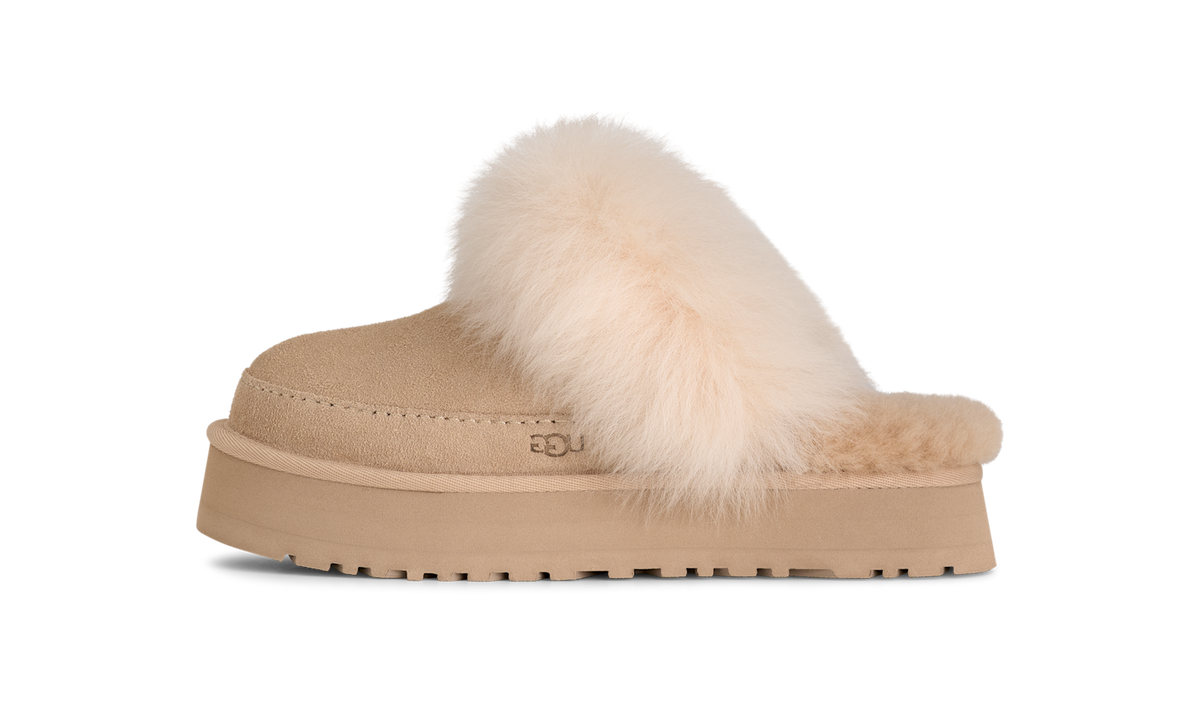 Overkicks - UGG Disquette Chalet Slipper Sandcastle (Womens) (1173930-SNDCS) - vista lateral