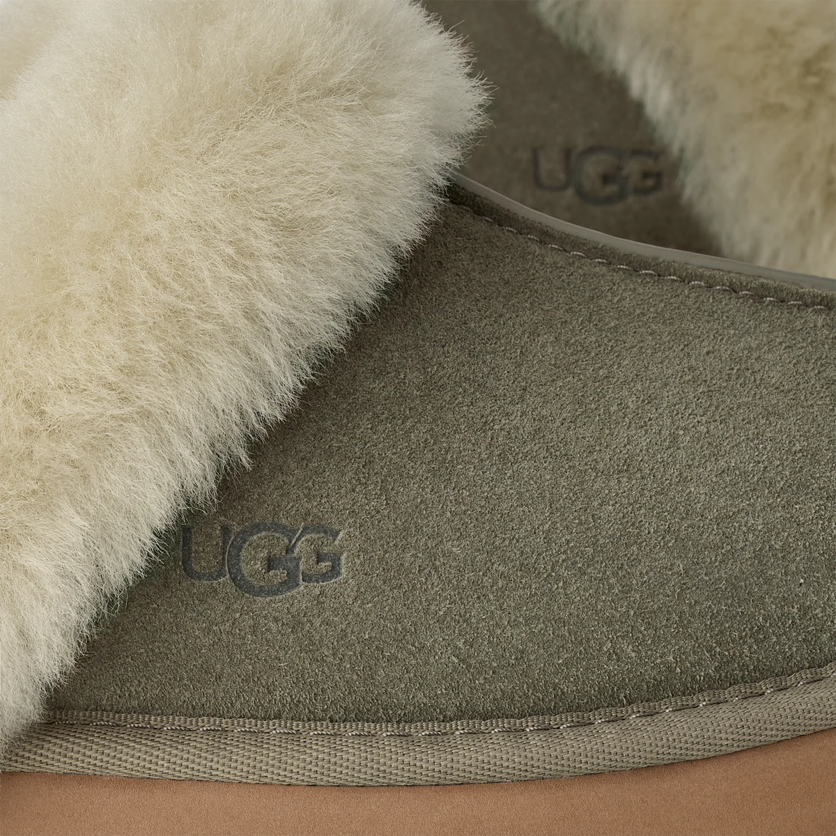 Overkicks - UGG Disquette Slipper Moss Green Muted Brass (Womens) (1122550-MRNM) - vista superior