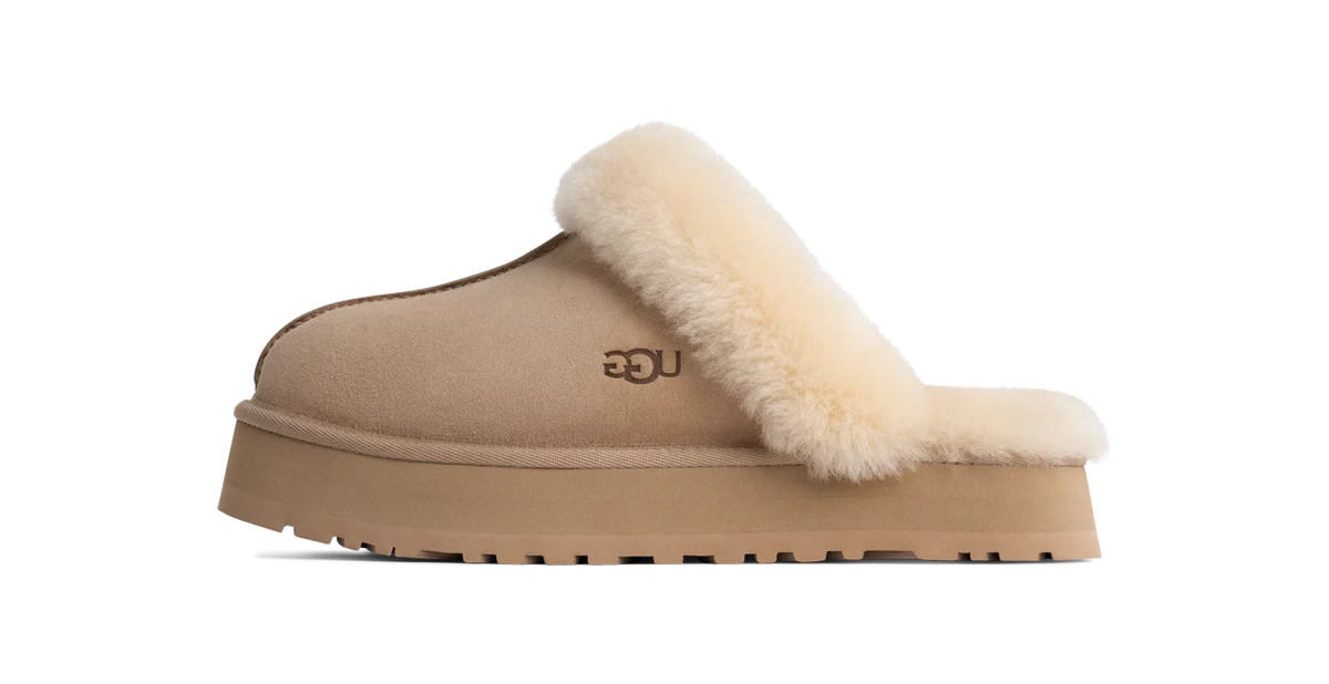 Overkicks - UGG Disquette Slipper Sand (Womens) (1122550-SAN) - vista lateral