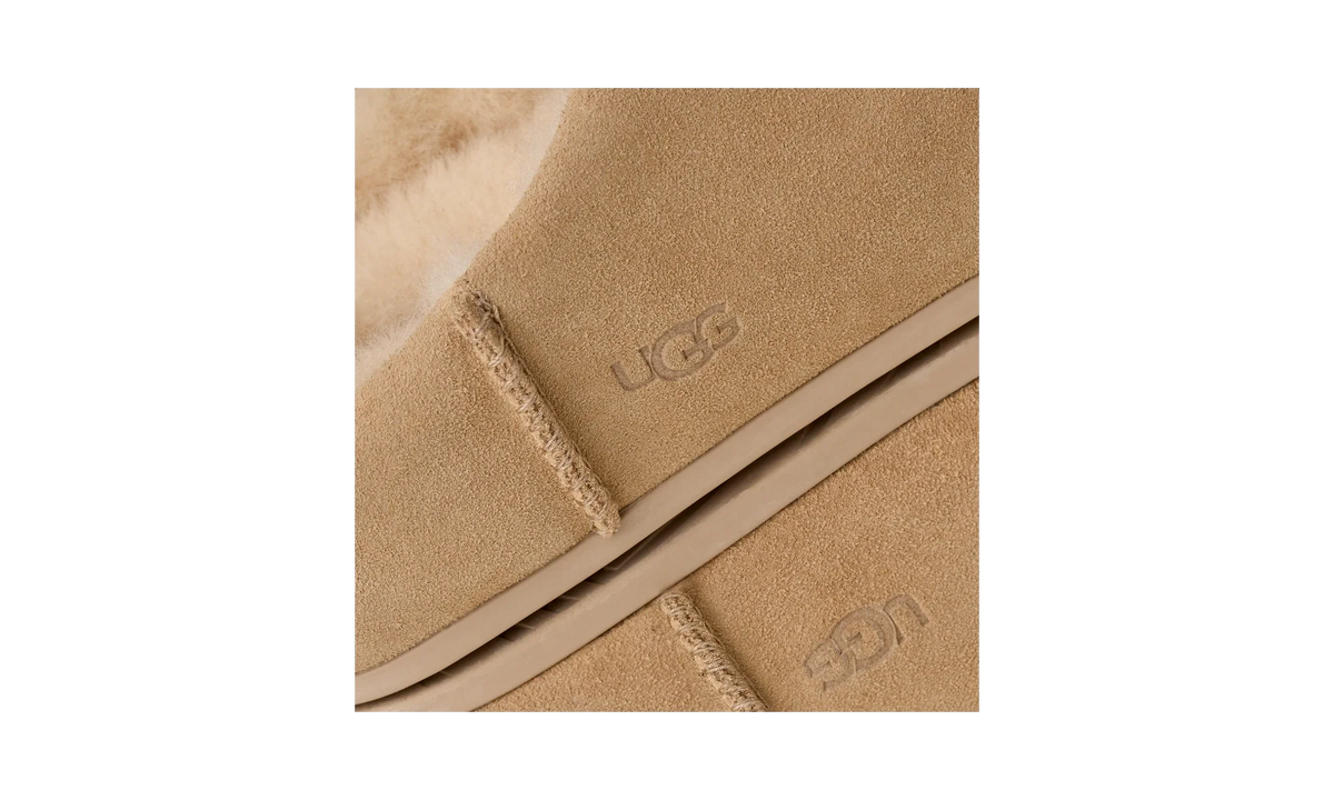 Overkicks - UGG Elea Slip-On Slipper Sand (Womens) (1171390-SAN) - vista superior