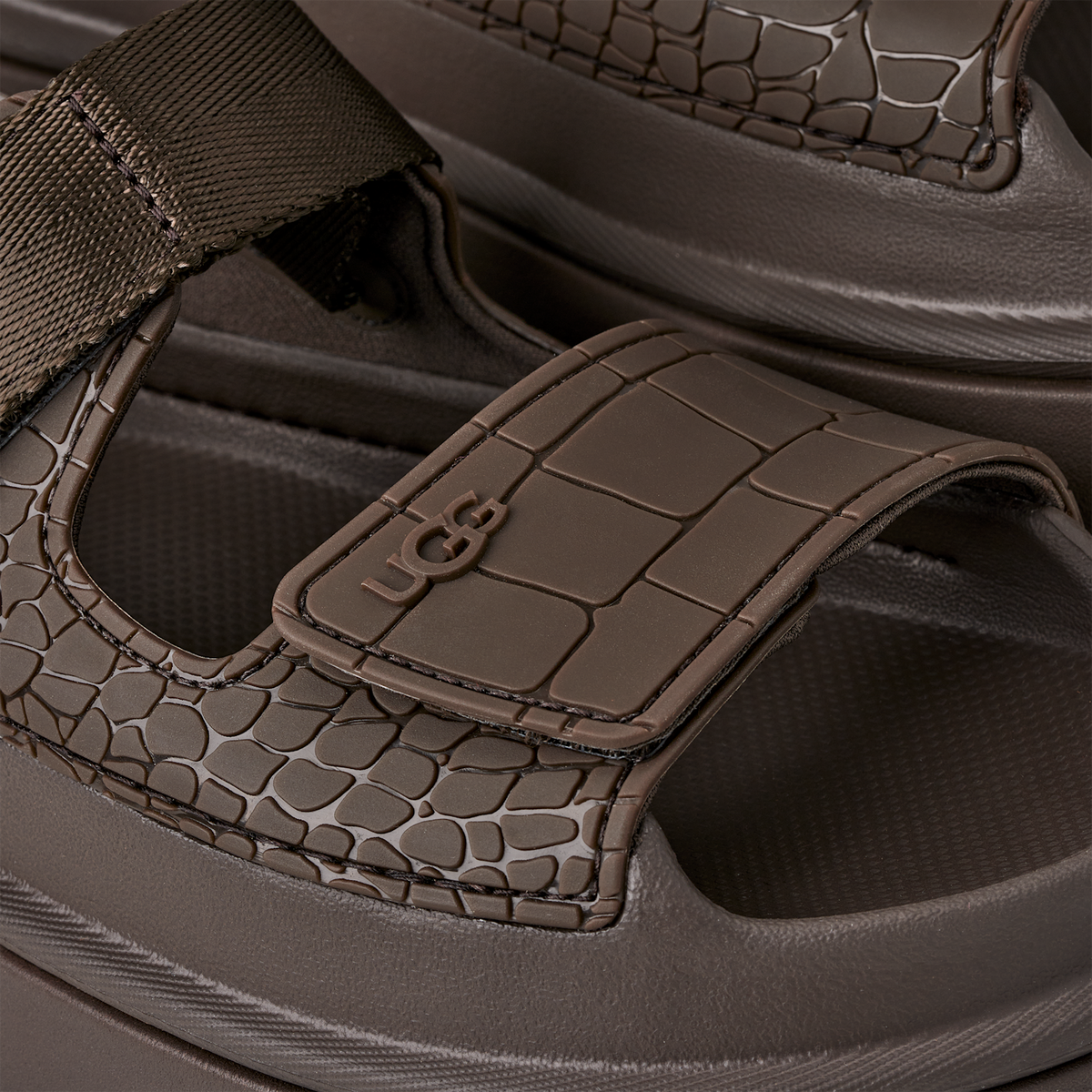 Overkicks - UGG GoldenGlow Embossed Sandal Dense Smoke (Womens) (1175311-DNSS) - vista superior