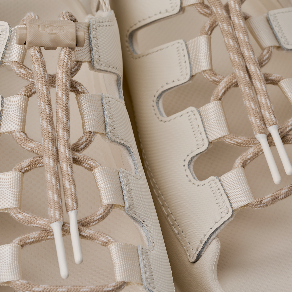 Overkicks - UGG GoldenGlow Toggle Sandal Jasmine (Womens) (1179370-JSM) - vista superior